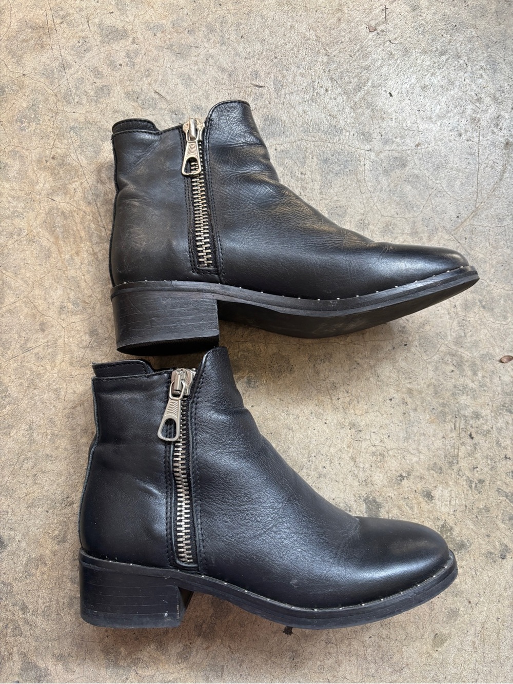 Steve Madden Lanna Boots Studded Ankle Booties 7.5 M Black Zip Closure
